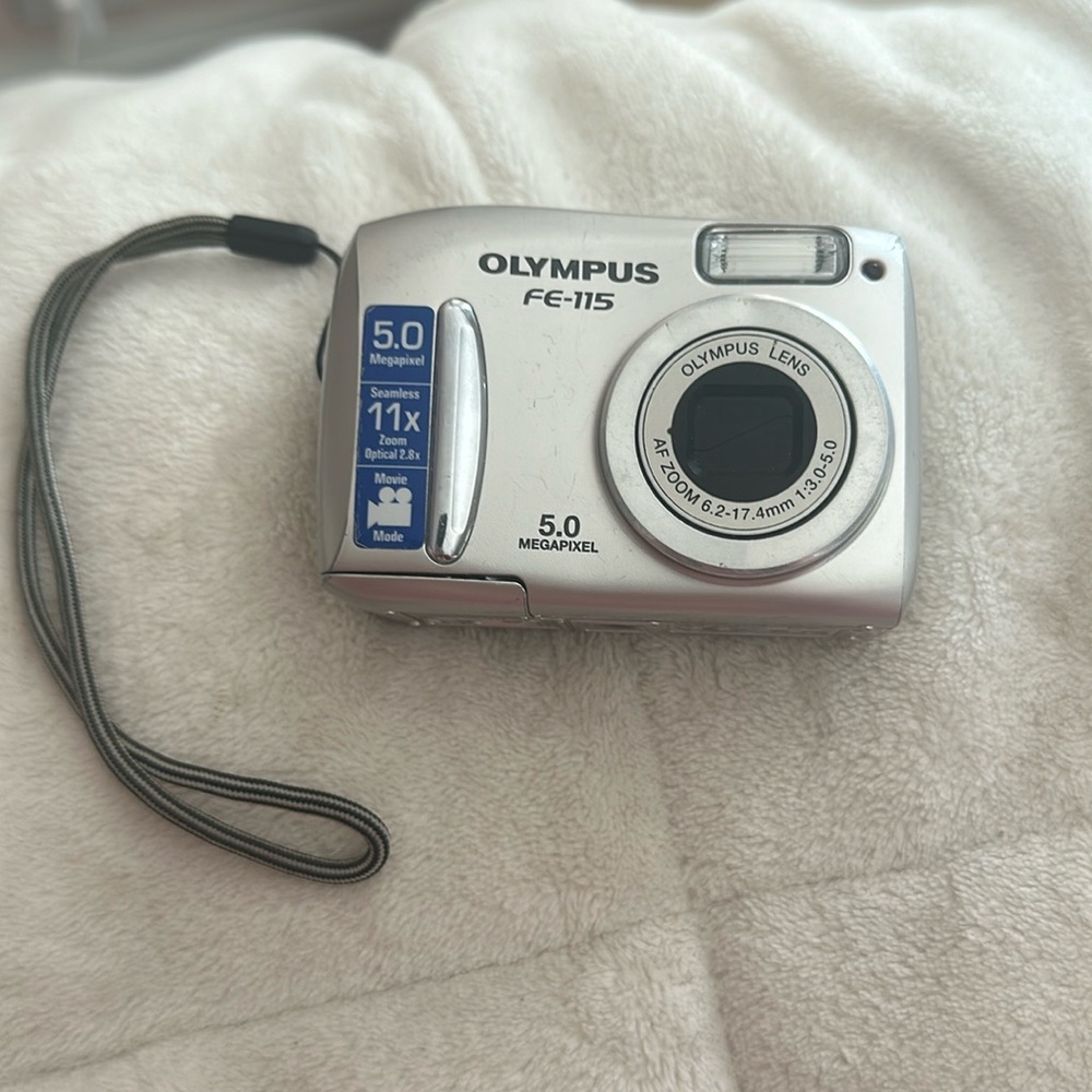 2000’s Digital Camera Olympus Fe-115